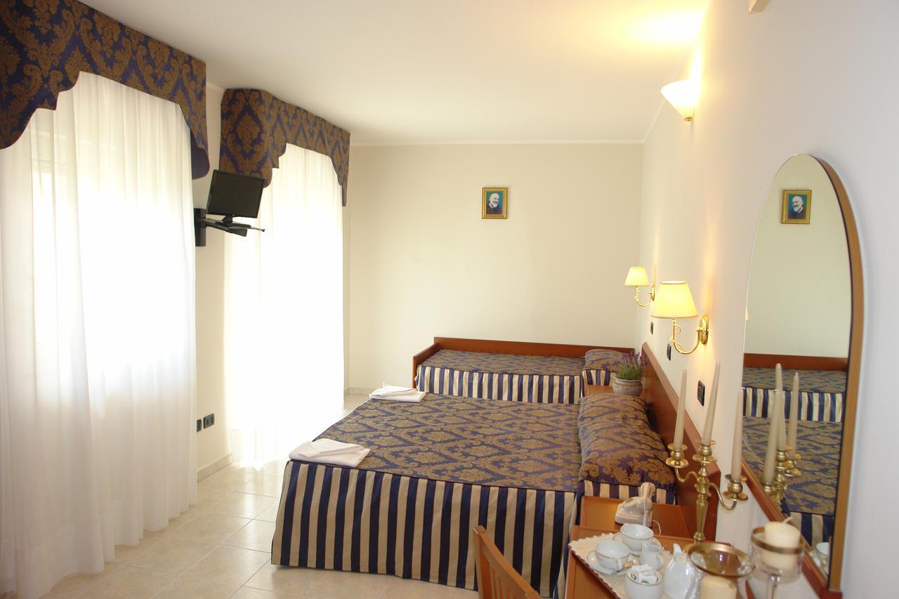 Hotel Di Cosmo San Giovanni Rotondo Bagian luar foto