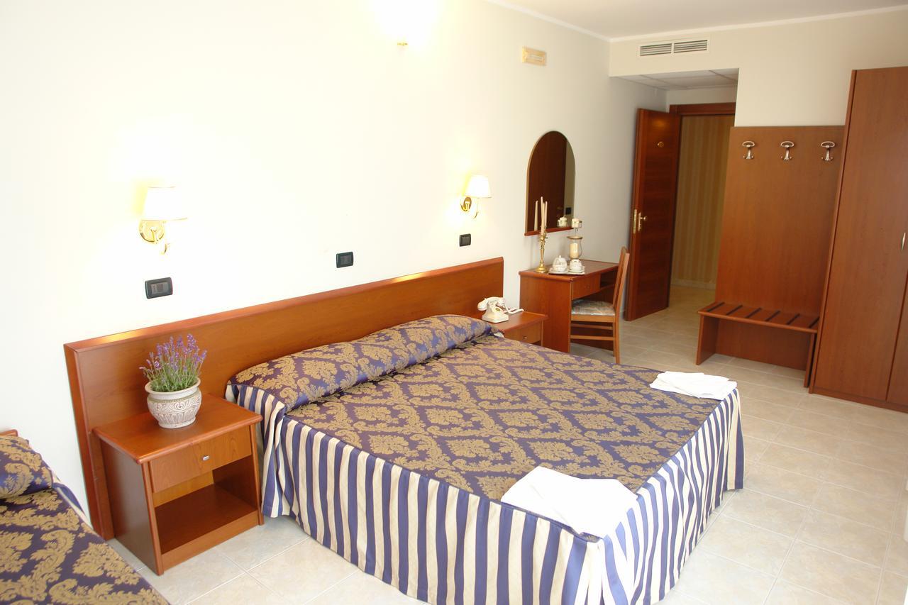 Hotel Di Cosmo San Giovanni Rotondo Bagian luar foto