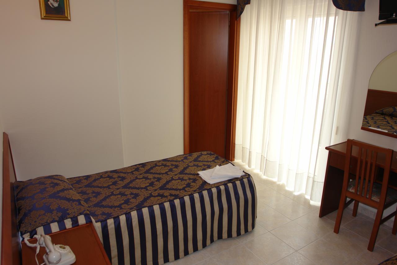 Hotel Di Cosmo San Giovanni Rotondo Bagian luar foto