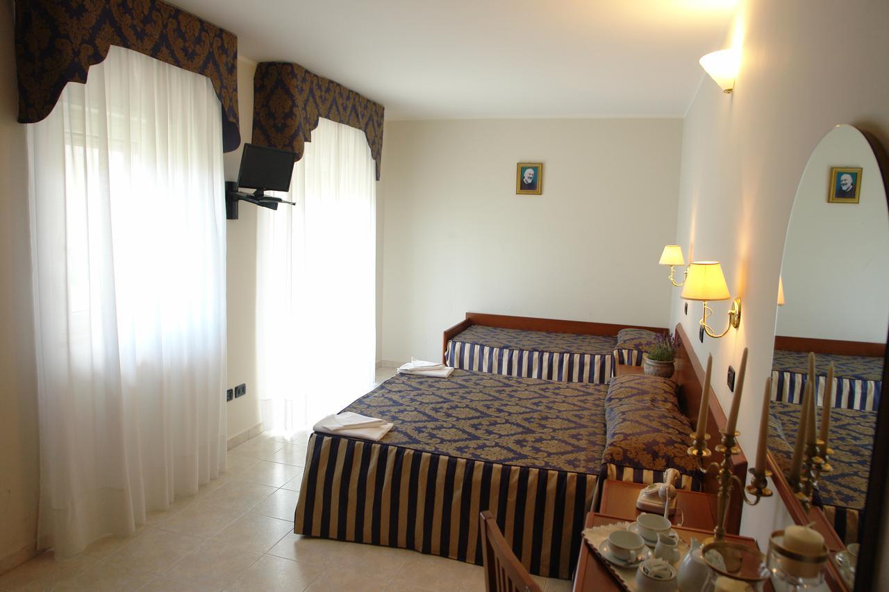 Hotel Di Cosmo San Giovanni Rotondo Bagian luar foto